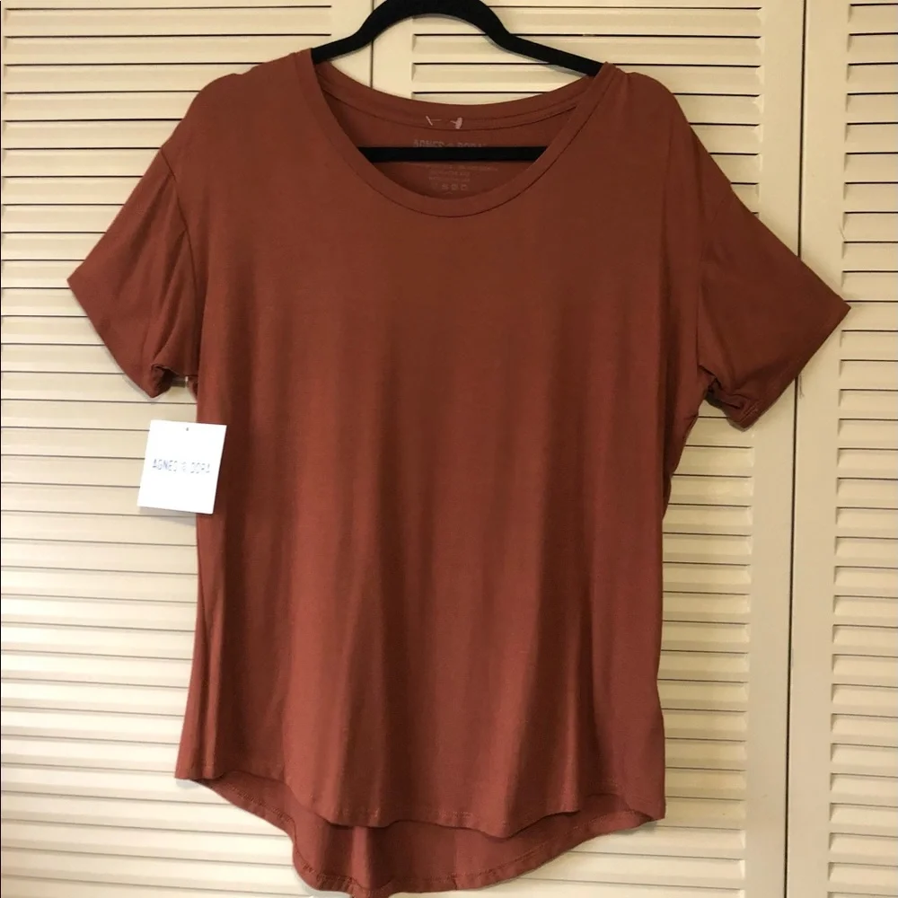 Agnes & Dora NWT size Large Short Sleeve Top- Mocha